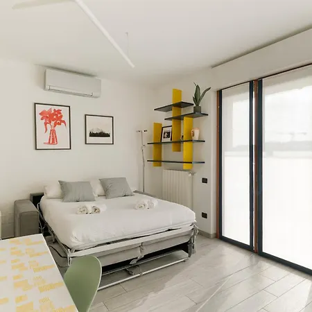 Precotto - G Pirelli - Bilocale Con Ampio Balcone * Milan