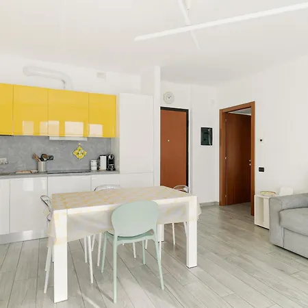 Precotto - G Pirelli - Bilocale Con Ampio Balcone Milan